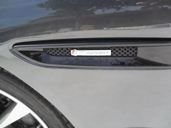 Jaguar XE 2017 - 25950 EUR, 59977 km - AUTO.MOTO.pt - 59977km - foto 3 de 35