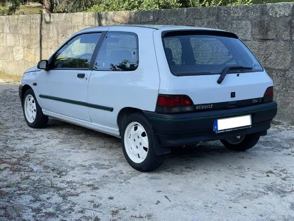 Renault Clio 1993 - 3900 EUR, 283000 km - AUTO.MOTO.pt - 283000km - foto 12 de 39
