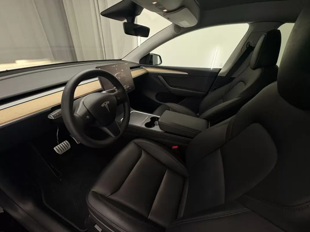 Tesla Model Y 2022 - 32500 EUR, 166000 km - 166000km - foto 17 de 21
