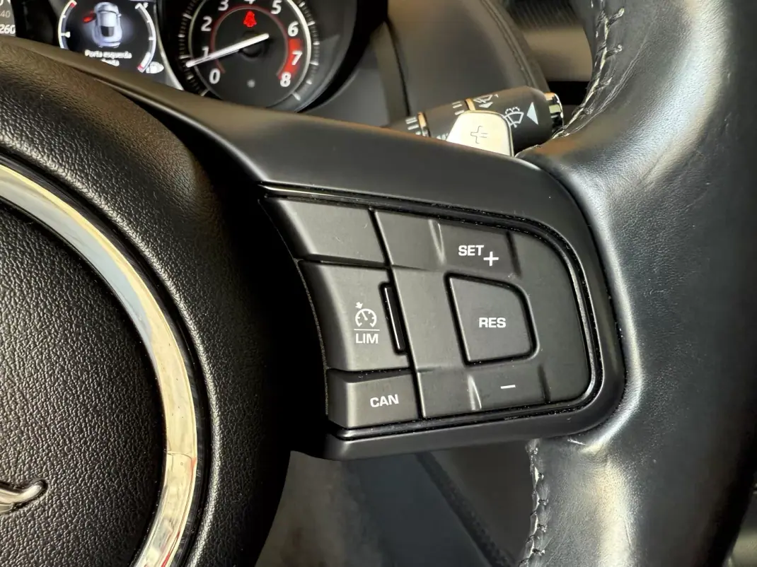 Jaguar F-Type 2018 - 46000 EUR, 64300 km - AUTO.MOTO.pt - 64300km - foto 106 de 135