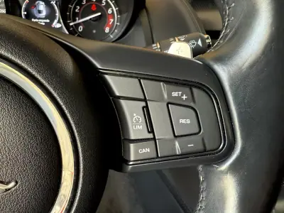 Jaguar F-Type 2018 - 46000 EUR, 64300 km - AUTO.MOTO.pt - 64300km - foto 106 de 135