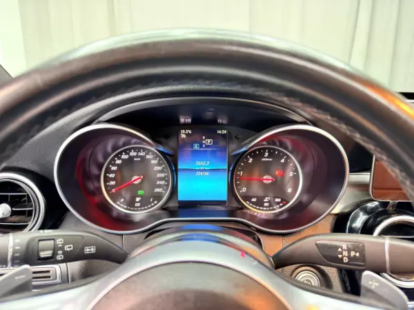 Mercedes-Benz C 300 2019 - 20999 EUR, 234000 km - AUTO.MOTO.pt - 234000km - foto 23 de 24
