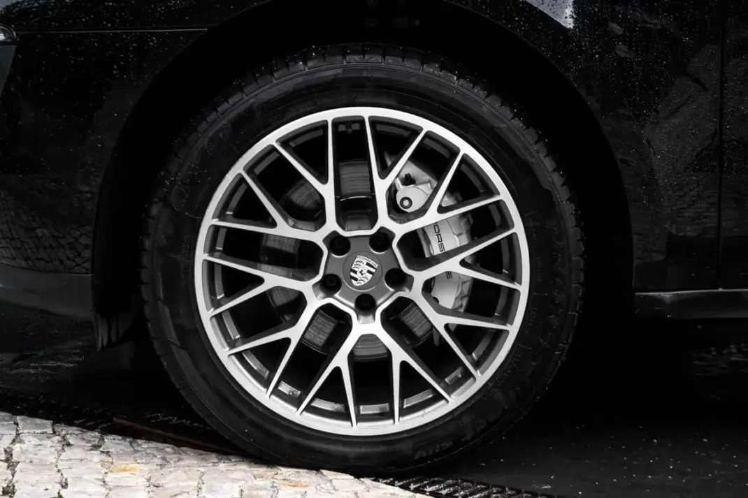 Porsche Macan 2018 - 54990 EUR, 99798 km - AUTO.MOTO.pt - 99798km - foto 10 de 45
