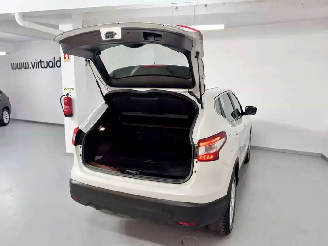 Nissan Qashqai 2015 - 13750 EUR, 96000 km - 96000km - foto 41 de 45