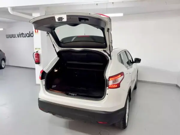 Nissan Qashqai 2015 - 13750 EUR, 96000 km - AUTO.MOTO.pt - 96000km - foto 41 de 45