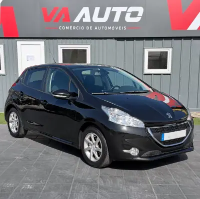 Peugeot 208 2013 - 8250 EUR, 73000 km - AUTO.MOTO.pt - 73000km - foto 1 de 12