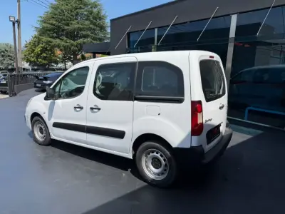 Citroën Berlingo 2017 - 9900 EUR, 259403 km - AUTO.MOTO.pt - 259403km - foto 4 de 9