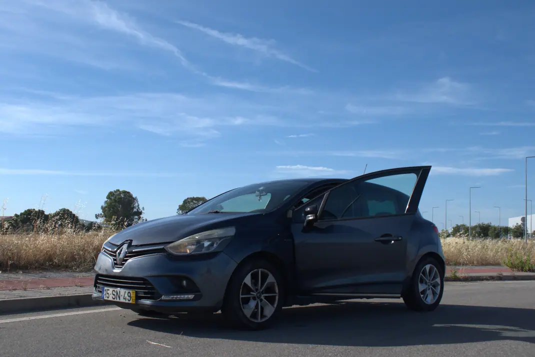 Renault Clio 2017 - 10490 EUR, 90000 km - AUTO.MOTO.pt - 90000km - foto 2 de 15