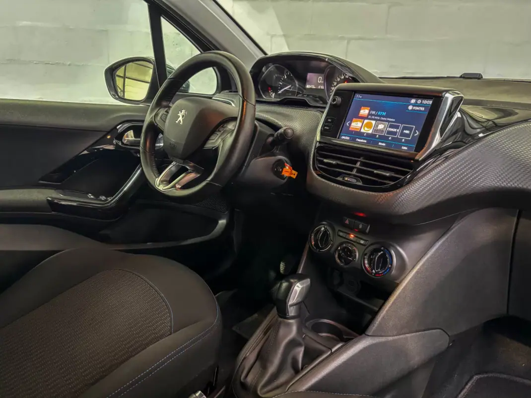 Peugeot 208 2019 - 12200 EUR, 165480 km - AUTO.MOTO.pt - 165480km - foto 6 de 12