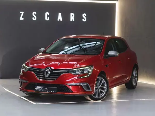 Renault Mégane 2017 - 15750 EUR, 110350 km - AUTO.MOTO.pt - 110350km - foto 4 de 17