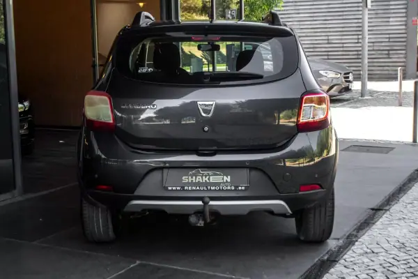 Dacia Sandero 2016 - 9750 EUR, 160273 km - AUTO.MOTO.pt - 160273km - foto 8 de 29
