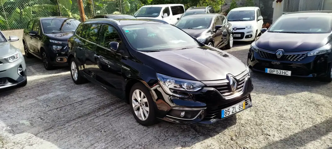 Renault Mégane 2019 - 16950 EUR, 140000 km - AUTO.MOTO.pt - 140000km - foto 3 de 9