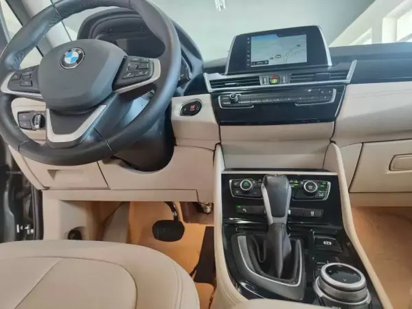 BMW 216 Active Tourer 2018 - 19990 EUR, 43600 km - AUTO.MOTO.pt - 43600km - foto 21 de 41
