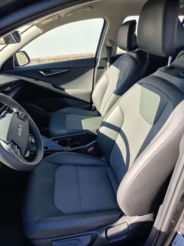 Kia Niro EV 2023 - 27990 EUR, 39700 km - AUTO.MOTO.pt - 39700km - foto 10 de 15