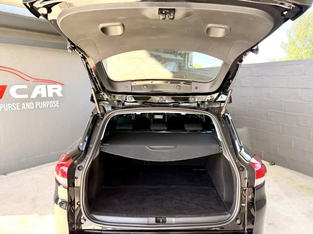 Renault Clio Sport Tourer 2013 - 7990 EUR, 202124 km - AUTO.MOTO.pt - 202124km - foto 7 de 13