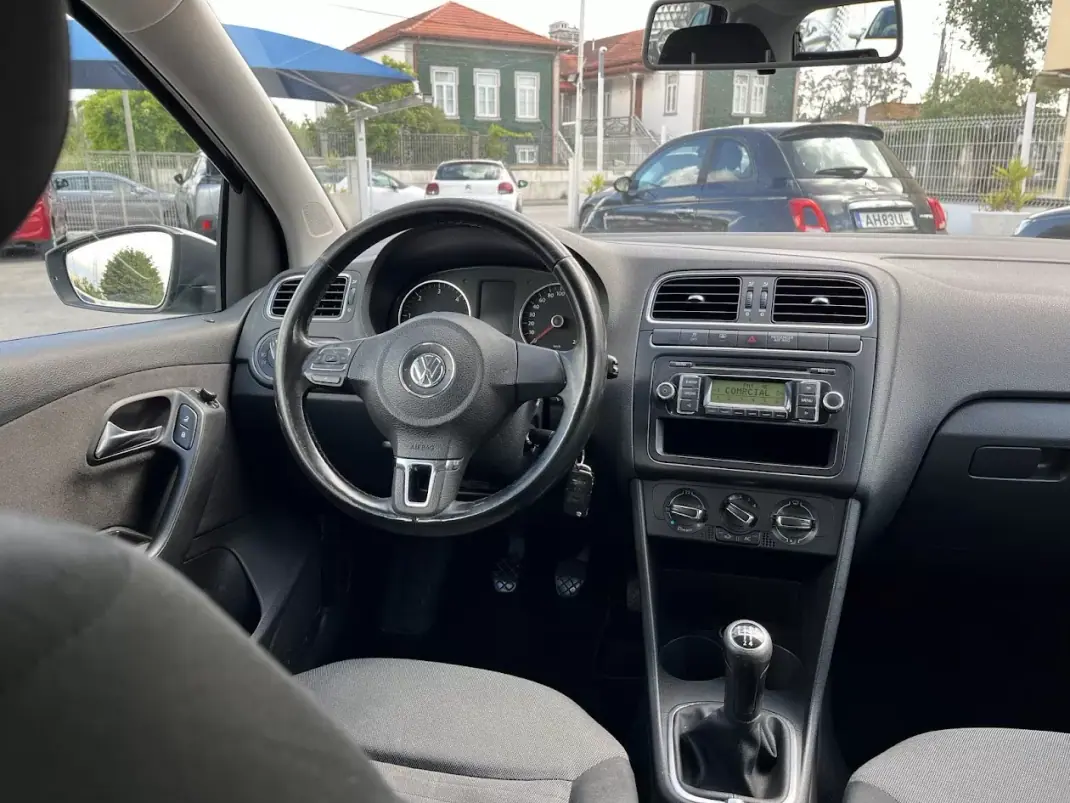 Volkswagen Polo 2009 - 6750 EUR, 237000 km - AUTO.MOTO.pt - 237000km - foto 11 de 41