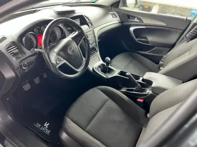 Opel Insignia Sports Tourer 2010 - 5500 EUR, 285400 km - AUTO.MOTO.pt - 285400km - foto 2 de 13