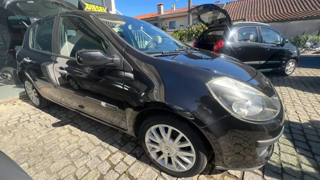 Renault Clio 2007 - 4750 EUR, 248998 km - AUTO.MOTO.pt - 248998km - foto 4 de 6
