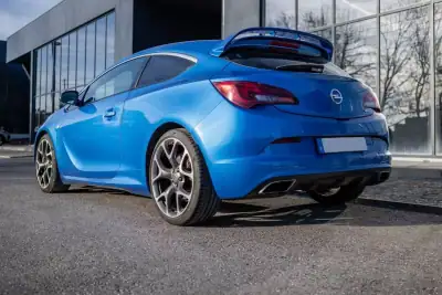 Opel Astra GTC 2013 - 23500 EUR, 109000 km - AUTO.MOTO.pt - 109000km - foto 8 de 47