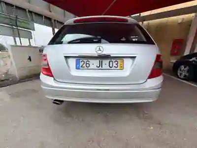 Mercedes-Benz C 250 2010 - 8500 EUR, 340000 km - AUTO.MOTO.pt - 340000km - foto 4 de 8