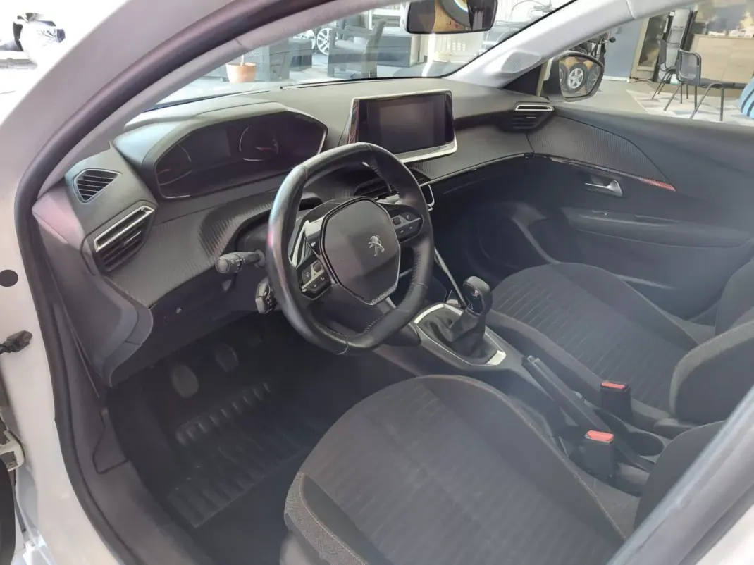 Peugeot 208 2021 - 13900 EUR, 95000 km - AUTO.MOTO.pt - 95000km - foto 8 de 20