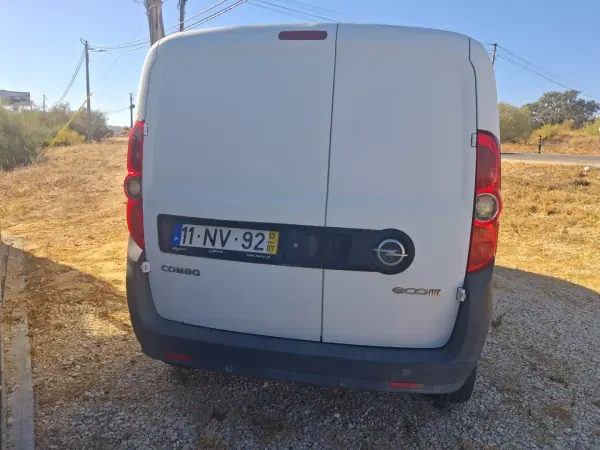 A.m.c. A & D Company 2013 Diesel — 260 000 km · Faro A.m.c. A & D Company 2013 Diesel