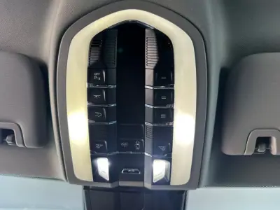 Porsche Panamera 2015 - 39900 EUR, 124815 km - AUTO.MOTO.pt - 124815km - foto 27 de 41