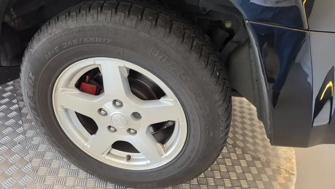 Jeep Grand Cherokee 2005 - 19900 EUR, 267367 km - 267367km - foto 31 de 52