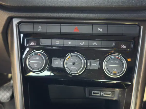 Volkswagen T-Roc 2019 - 17490 EUR, 147720 km - AUTO.MOTO.pt - 147720km - foto 13 de 23
