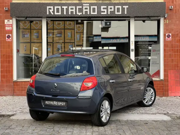 Renault Clio 2008 - 4990 EUR, 255000 km - AUTO.MOTO.pt - 255000km - foto 4 de 31