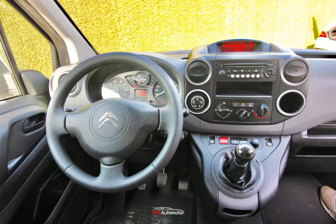 Citroën 2016 - 10990 EUR, 150000 km - AUTO.MOTO.pt - 150000km - foto 24 de 24
