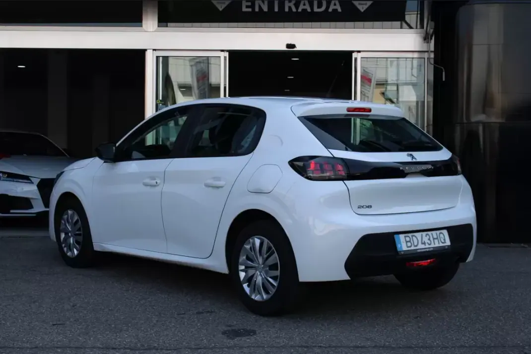 Peugeot 208 2022 - 13400 EUR, 45338 km - AUTO.MOTO.pt - 45338km - foto 2 de 17