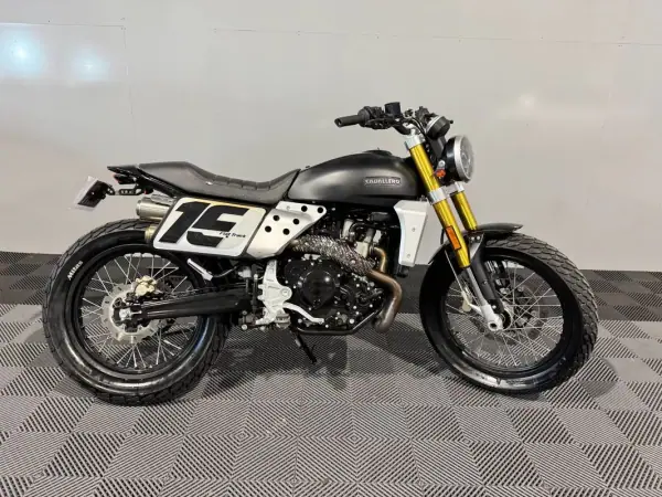 2022 - 5750 EUR, 5500 km - AUTO.MOTO.pt - 5500km - foto 25 de 27