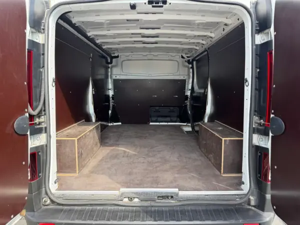 Renault Trafic 2021 - 18500 EUR, 32000 km - AUTO.MOTO.pt - 32000km - foto 7 de 12