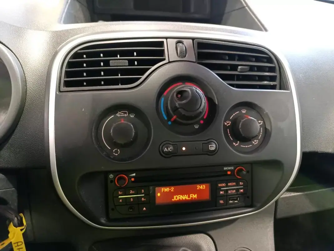 Renault Kangoo 1.5 DCi Maxi 2021 - 12900 EUR, 125730 km - AUTO.MOTO.pt - 125730km - foto 7 de 9