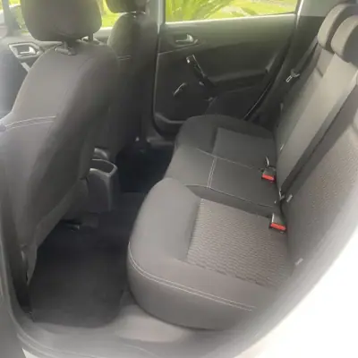 Peugeot 208 2016 - 9990 EUR, 103782 km - AUTO.MOTO.pt - 103782km - foto 7 de 19