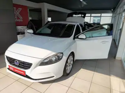 Volvo V40 2013 - 8350 EUR, 298100 km - AUTO.MOTO.pt - 298100km - foto 18 de 33
