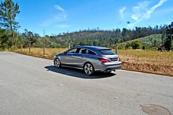 Mercedes-Benz CLA 180 2017 - 17500 EUR, 146355 km - AUTO.MOTO.pt - 146355km - foto 2 de 11