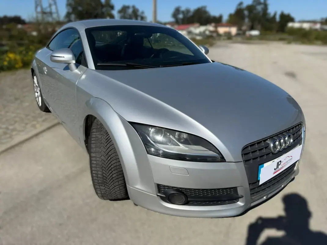 Audi TT Coupé 2006 - 16990 EUR, 77500 km - AUTO.MOTO.pt - 77500km - foto 4 de 19