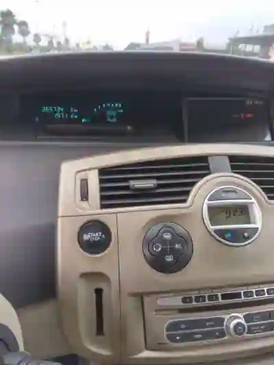 Renault Grand Scénic 2007 - 2750 EUR, 392 km - AUTO.MOTO.pt - 392km - foto 5 de 8