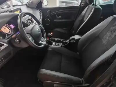 Renault Mégane Sport Tourer 2009 - 5750 EUR, 210000 km - AUTO.MOTO.pt - 210000km - foto 11 de 34