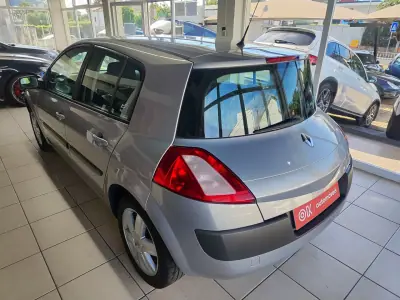 Renault Mégane 2005 - 2950 EUR, 278000 km - AUTO.MOTO.pt - 278000km - foto 8 de 32
