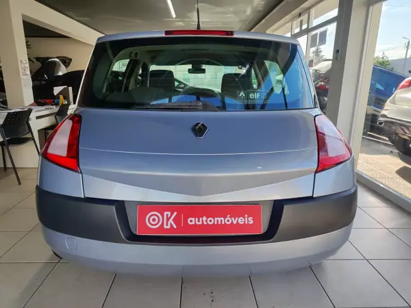 Renault Mégane 2005 - 2950 EUR, 278000 km - AUTO.MOTO.pt - 278000km - foto 9 de 32