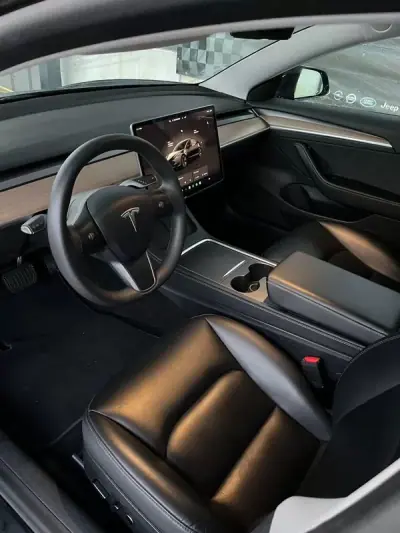 Tesla Model 3 2023 - 28500 EUR, 55000 km - AUTO.MOTO.pt - 55000km - foto 5 de 13
