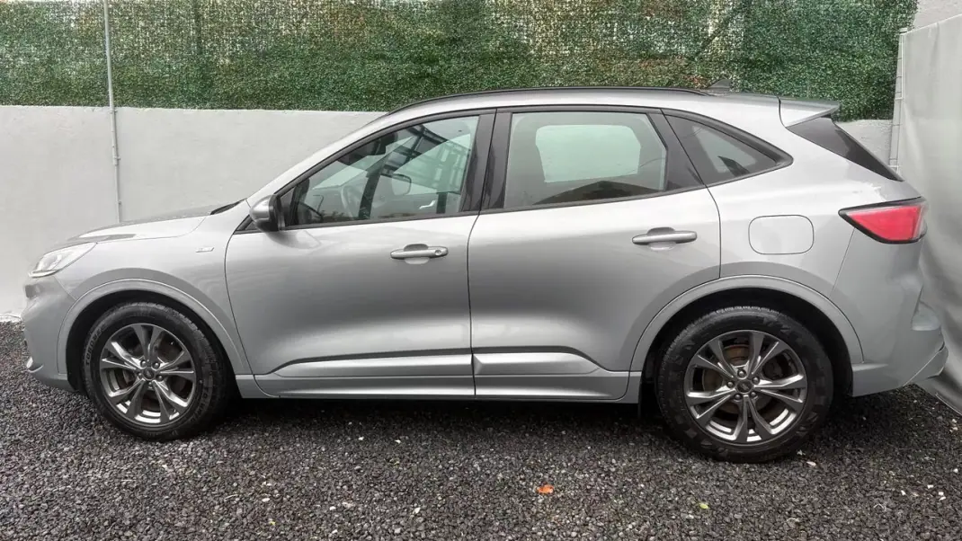 Ford Kuga 2022 - 14900 EUR, 69000 km - AUTO.MOTO.pt - 69000km - foto 3 de 9