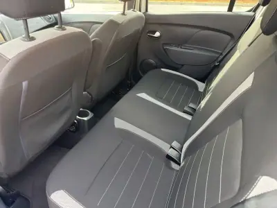 Dacia Sandero 2017 - 9900 EUR, 103200 km - AUTO.MOTO.pt - 103200km - foto 10 de 24