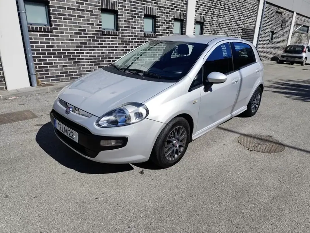 Fiat Punto Evo 2011 - 5000 EUR, 258000 km - AUTO.MOTO.pt - 258000km - foto 1 de 18