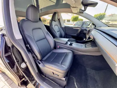 Tesla Model Y 2023 - 32990 EUR, 130000 km - 130000km - foto 15 de 18
