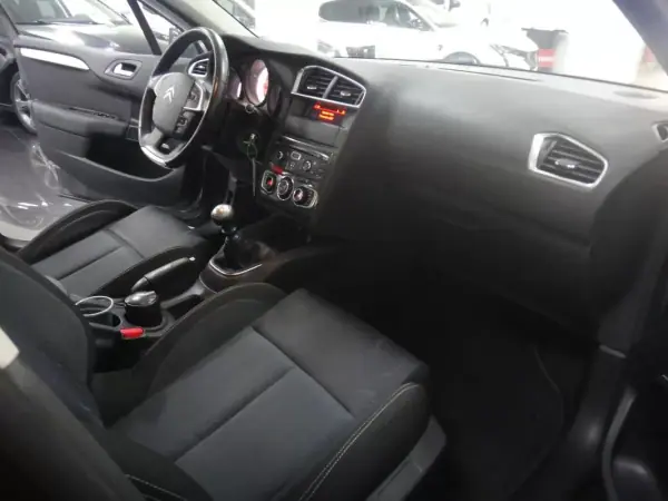Citroën C4 2011 - 6750 EUR, 200000 km - AUTO.MOTO.pt - 200000km - foto 18 de 21