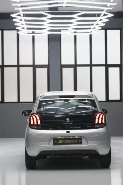 Peugeot 108 2017 - 9500 EUR, 49390 km - AUTO.MOTO.pt - 49390km - foto 42 de 45